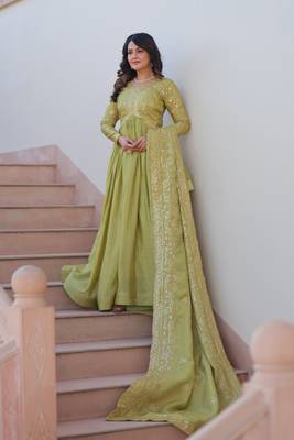 Green gold crush fabric embroidered gown set with matching dupatta     sequins & multi thread work 5