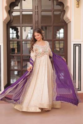 Off-white jacquard gown with purple dupatta 3