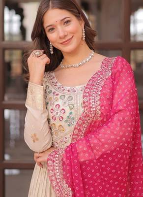 Off-white jacquard gown with pink dupatta 4