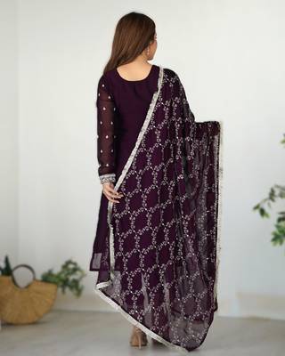 wineblooming rangoli silk straight fit kurta set with dupatta & trousers 2
