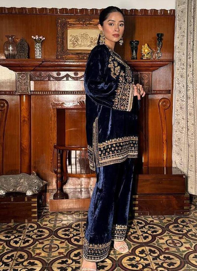 Blue Zari Embroidered Kurta set