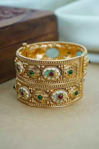Premium heritage kada