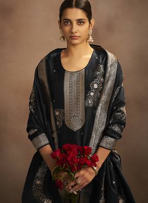 Black jacquard art silk straight kurta set with dupatta 4