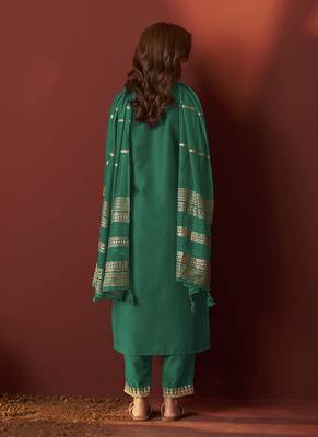 Green embroidered chinnon straight kurta set with dupatta 2
