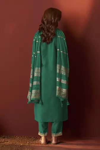 Green embroidered chinnon straight kurta set with dupatta