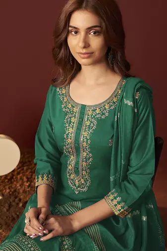 Green embroidered chinnon straight kurta set with dupatta