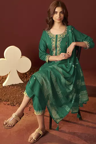 Green embroidered chinnon straight kurta set with dupatta