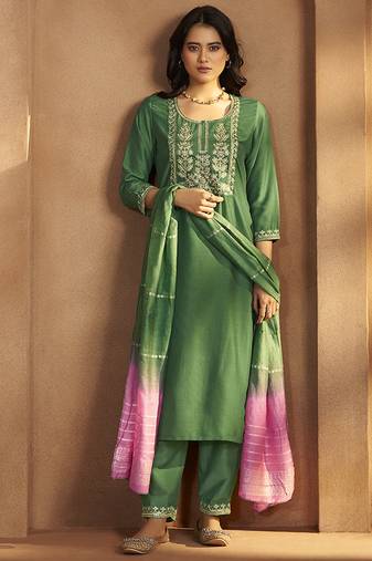 Green embroidered cotton blend straight kurta with dupatta