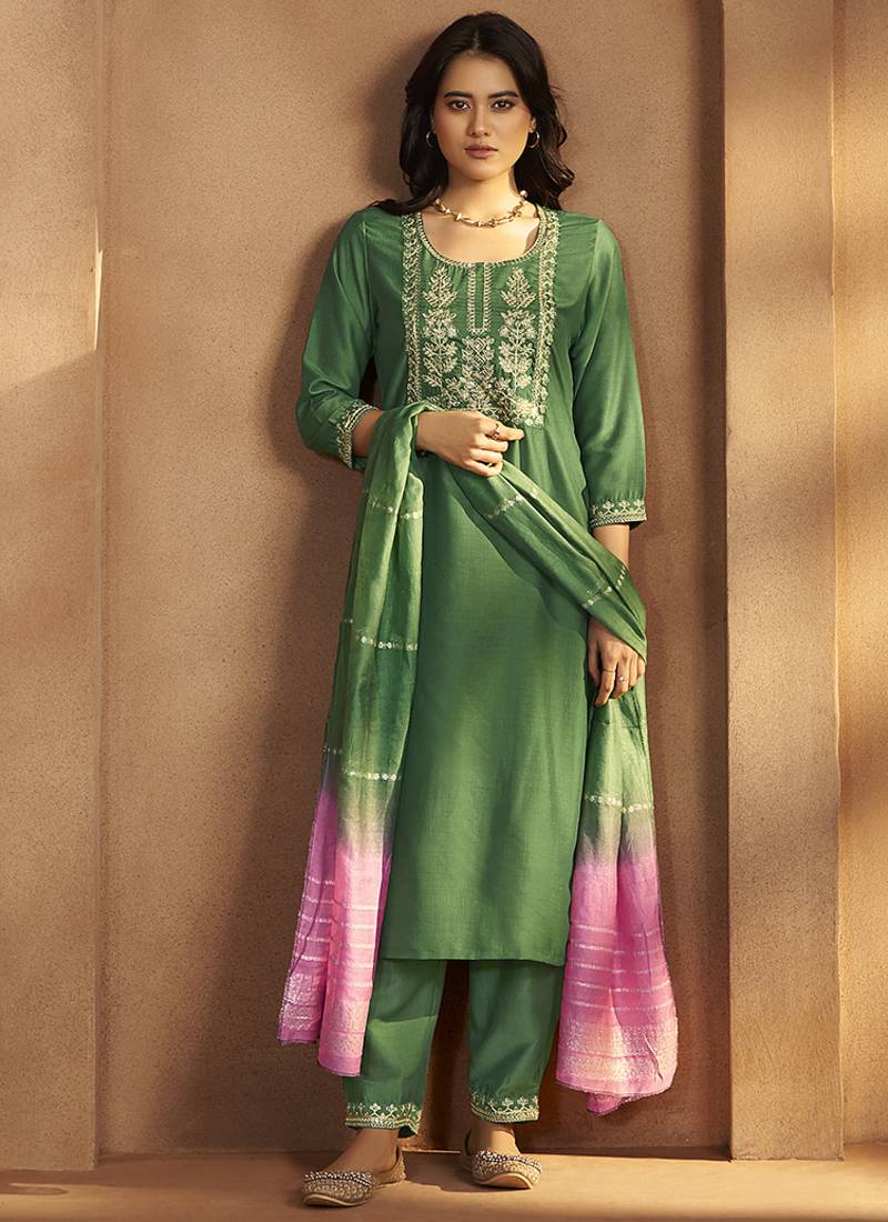 Green embroidered cotton blend straight kurta with dupatta