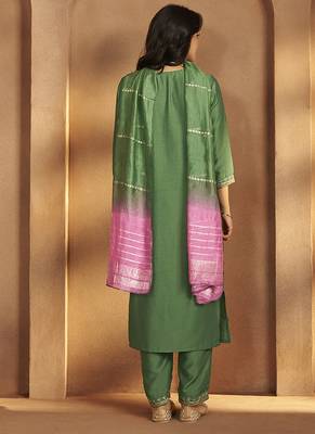Green embroidered cotton blend straight kurta with dupatta 2