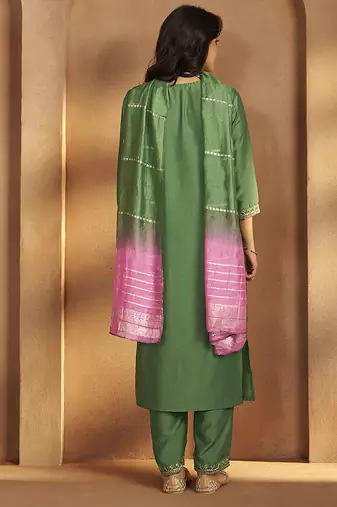 Green embroidered cotton blend straight kurta with dupatta