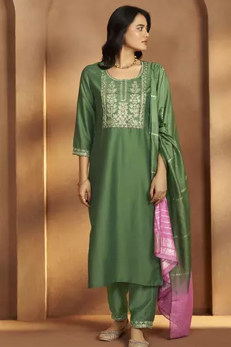 Green embroidered cotton blend straight kurta with dupatta