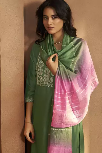 Green embroidered cotton blend straight kurta with dupatta
