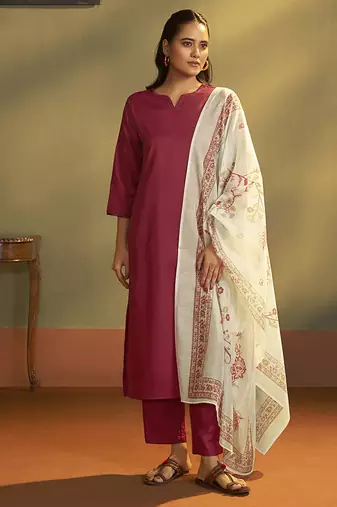 Red solid & printed cotton blend straight kurta set with printed dupatta