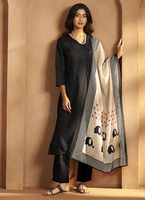 Black solid & printed cotton blend straight kurta set with printed dupatta 1