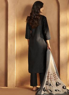 Black solid & printed cotton blend straight kurta set with printed dupatta 2