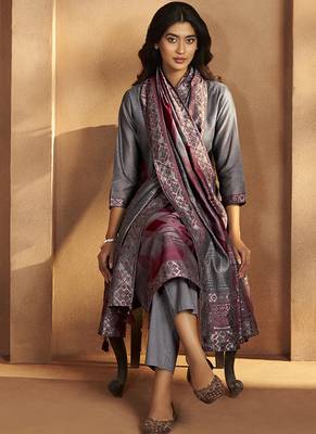 Grey jacquard art silk straight kurta set with dupatta for women 5