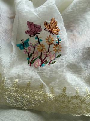 White Color Embroidered Crush Georgette Chiffon Saree 4