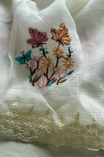 White Color Embroidered Crush Georgette Chiffon Saree