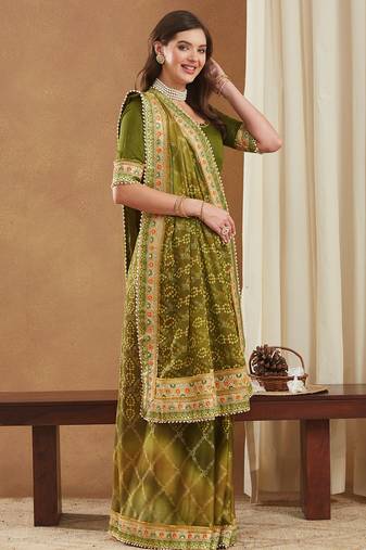 bandhej mose chiffon saree with banglori art silk blouse