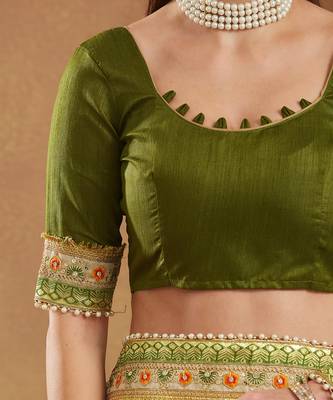 bandhej mose chiffon saree with banglori art silk blouse 5