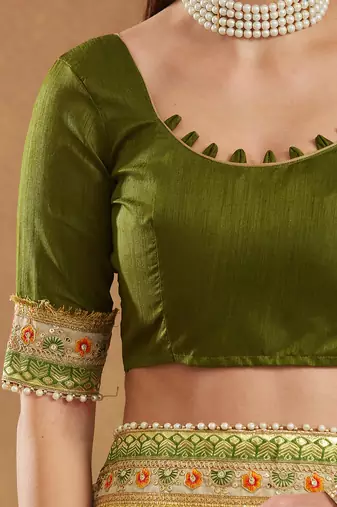 bandhej mose chiffon saree with banglori art silk blouse