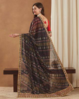 exclusive georgette bandhej foil print saree with banglori art silk blouse 4