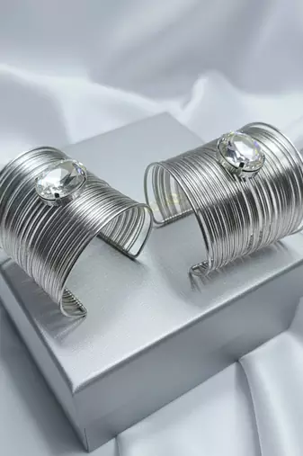 multi-layered adjustable aaa pearl bracelet with rhodium-plated wire