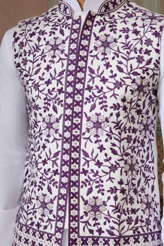 WHITE PURPLE SILK REAL MIRROR WITH THREAD EMBROIDERED WORK FESTIVAL PARTY WEAR STRAIGHT KURTA WITH JACKE AND PANT