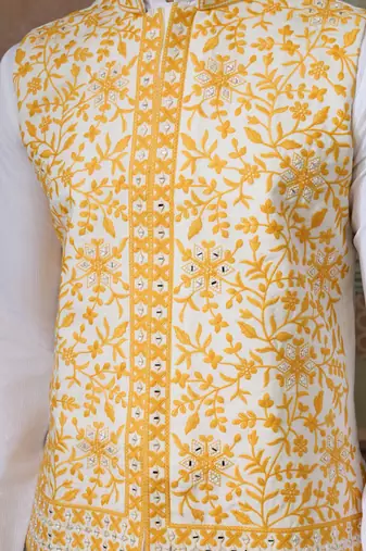 WHITE YELLOW SILK REAL MIRROR WITH THREAD EMBROIDERED WORK FESTIVAL PARTY WEAR STRAIGHT KURTA WITH JACKE AND PANT