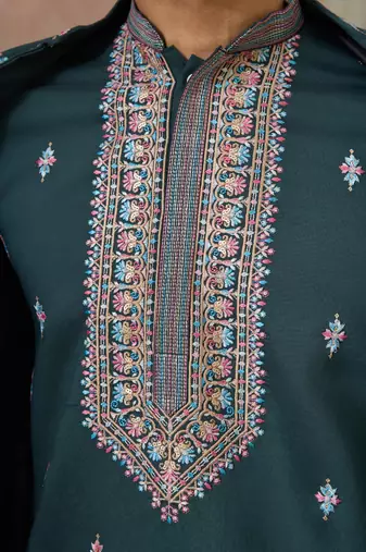 GREEN SILK PREMIUM THREAD & SEQUINS EMBROIDERED WORK WEDDING FESTIVAL PARTY WEAR STRAIGHT KURTA WITH JACKE AND PANT