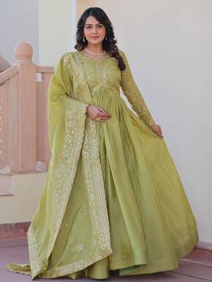 Tantalizing Pista Green Organza Mehendi Wear Gown With Dupatta 2