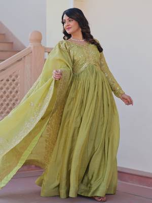 Tantalizing Pista Green Organza Mehendi Wear Gown With Dupatta 5