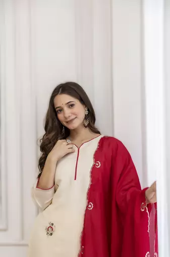 cream embroidered chanderi round neck kurta pant & dupatta
