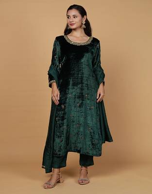 dark green velvet kurta set 1