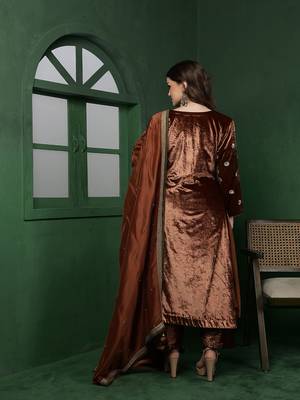 brown velvet kurta set 5