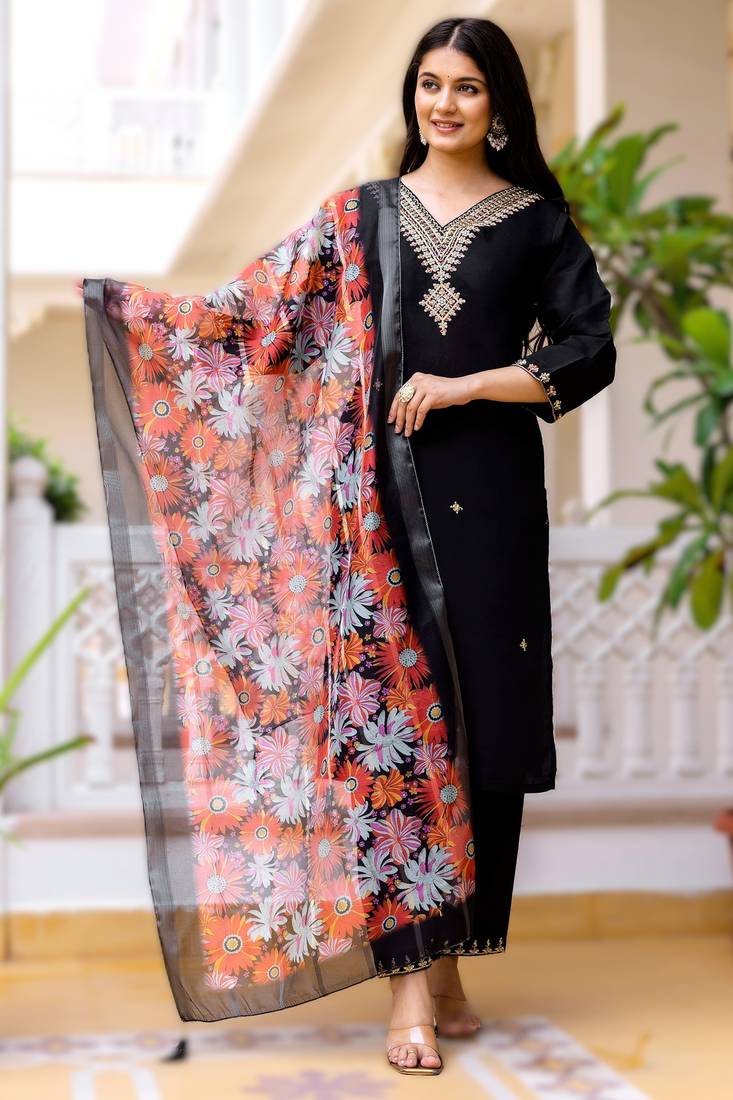 Black viscose embroidered kurta jacquard organza dupatta