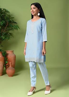 sky blue embroidered kurta pant set with dupatta 2