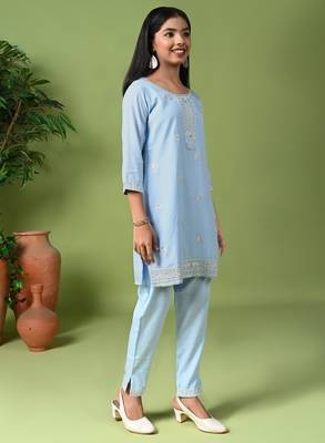 sky blue embroidered kurta pant set with dupatta 3