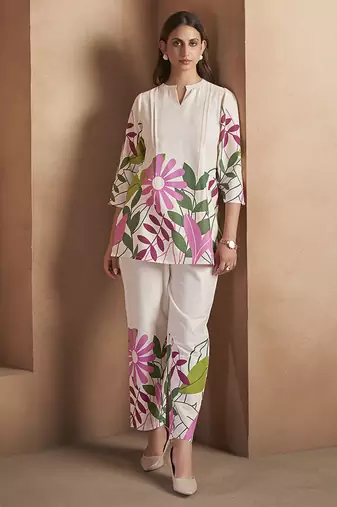 Off-white floral printed pure cotton / pocket included co-ord set