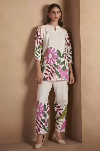 Off-white floral printed pure cotton / pocket included co-ord set