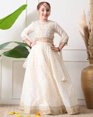 Girls off-white embroidered lehenga choli set with net dupatta 3