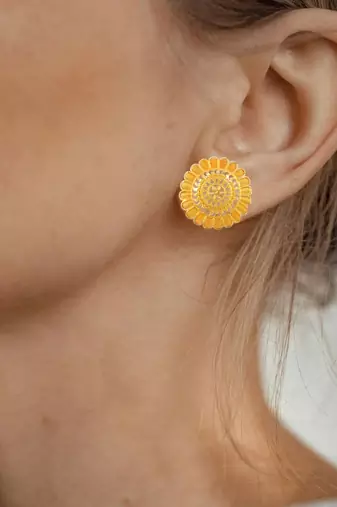 Brass micron gold handmade women stud traditional earring