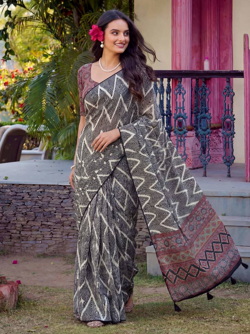 Stylish Black Digital Printed Crepe Casual Wear Saree With Blouse