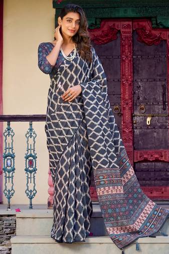 Pretty Blue Digital Printed Crepe Casual Wear Saree With Blouse