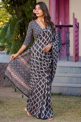 Pretty Blue Digital Printed Crepe Casual Wear Saree With Blouse