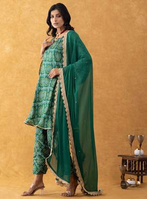 green bandhani suit set with dupatta 4