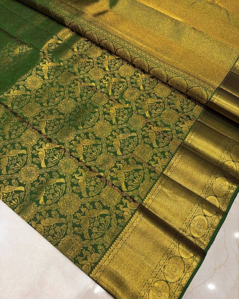Green color Art Silk blend sarees with blouse