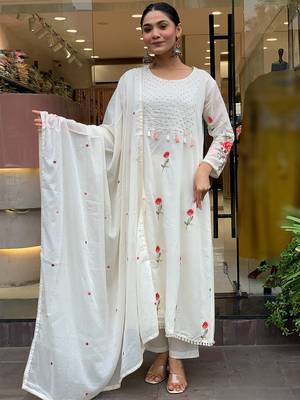 Off white chanderi silk heavy thread embroidery work kurta pant set 1