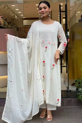 Off white chanderi silk heavy thread embroidery work kurta pant set